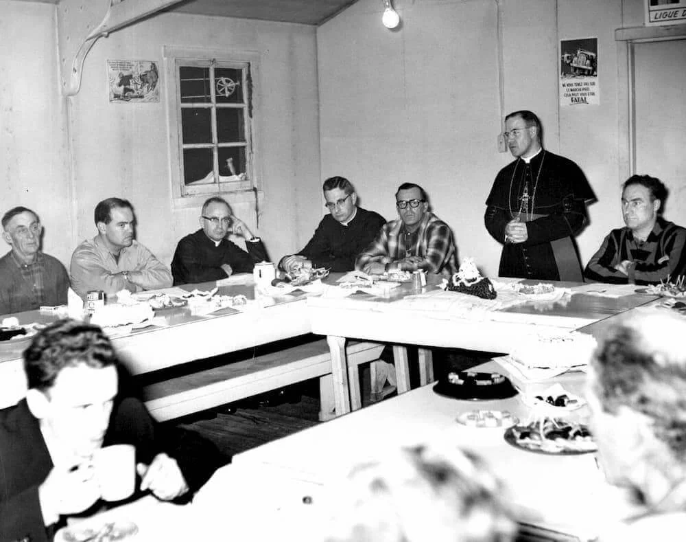 Mgr Couturier prend part à une rencontre autour de la table